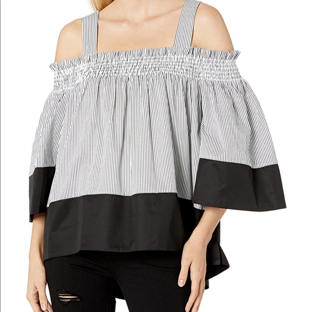 KENDALL+ KYLIE  off shoulder smocked top